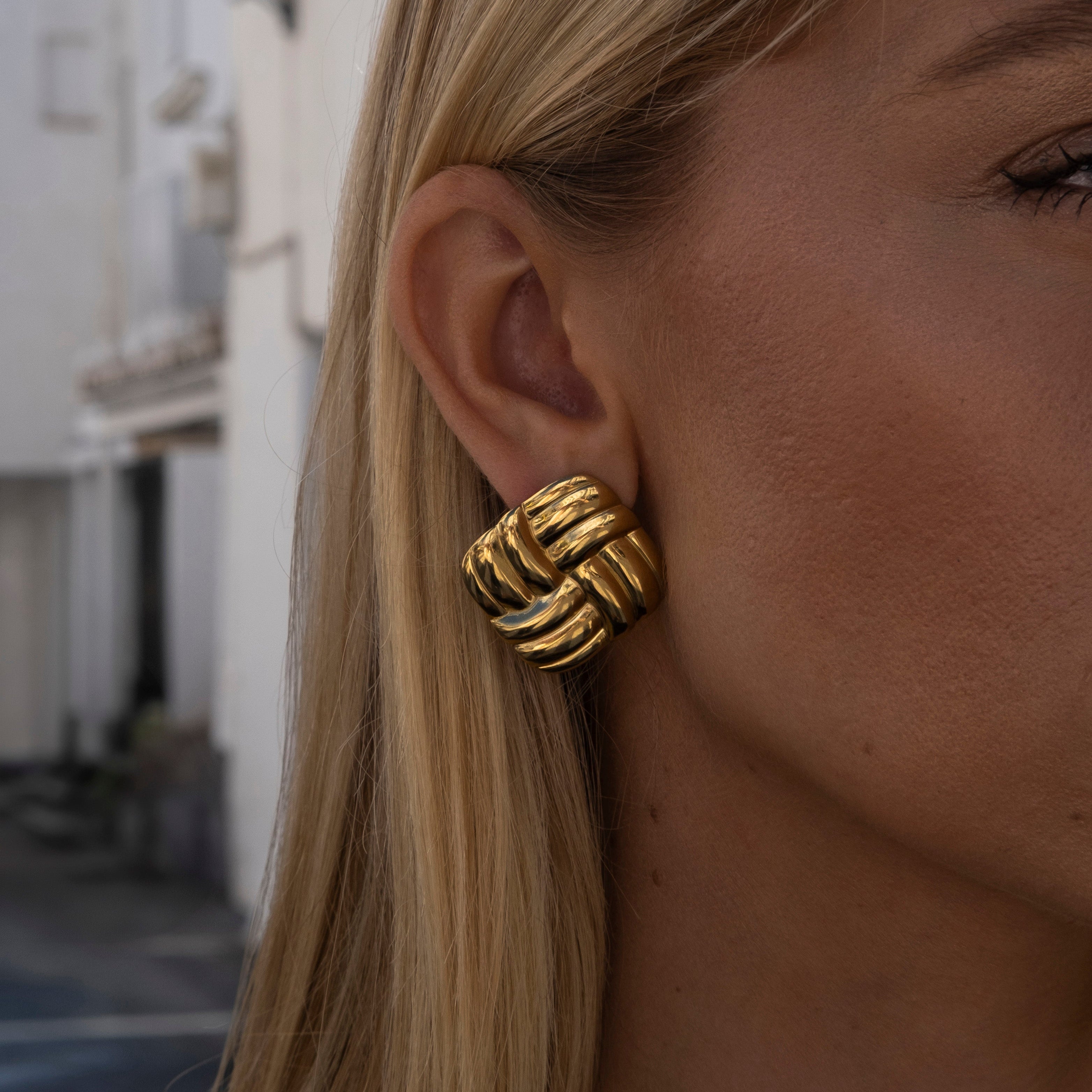 The Canary Wharf Bold Hoops 🔄